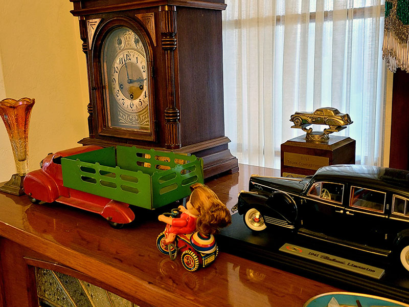 Clock-and-Old-Cars