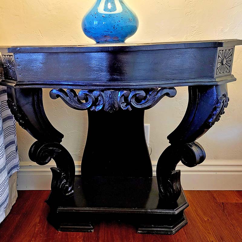 Bed-Side-Ornate-Table