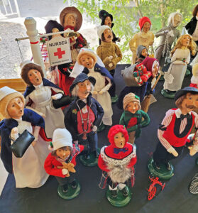 Glendale, estate sale, byers choice carolerser 